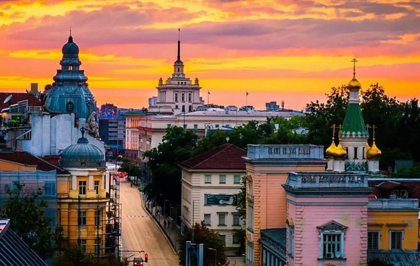 ΠΡΩΤΟΧΡΟΝΙΑ ΣΤΗ ΣΟΦΙΑ (ΜΠΑΝΣΚΟ - ΜΟΝΗ ΡΙΛΛΑ - ΜΠΟΡΟΒΕΤΣ)